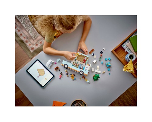 Конструктор LEGO Friends Пригоди на фургоні дружби (42663)