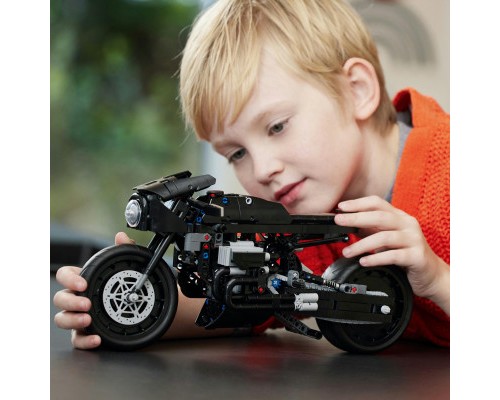 Конструктор LEGO Technic Бетмен: Бетцикл 641 деталь (42155)