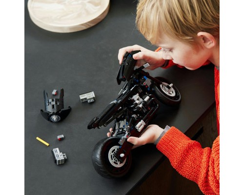 Конструктор LEGO Technic Бетмен: Бетцикл 641 деталь (42155)