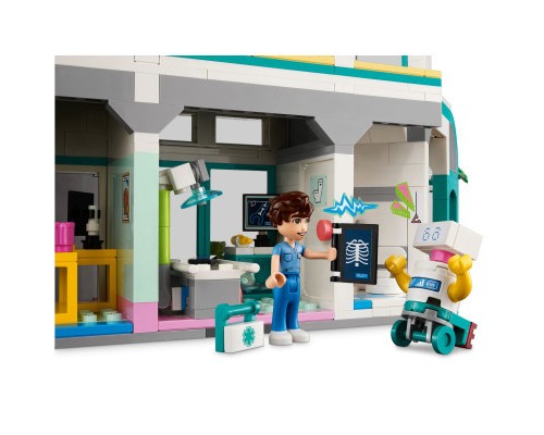 Конструктор LEGO Friends Лікарня в Хартлейк-Сіті 1045 деталей (42621)