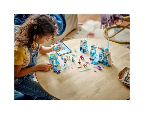 Конструктор LEGO Disney Крижаний палац Ельзи (43244)