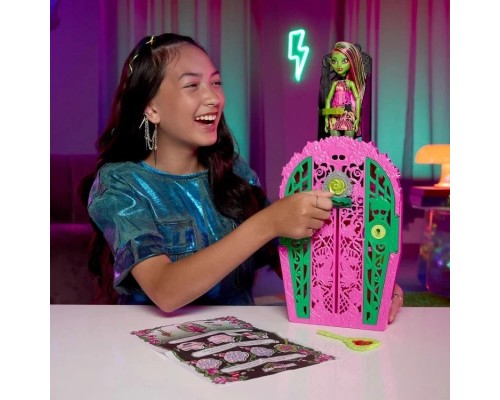 Лялька Monster High Набір-сюрприз Жахо-секрети Венери серії Цвіт та темрява (HYT75)