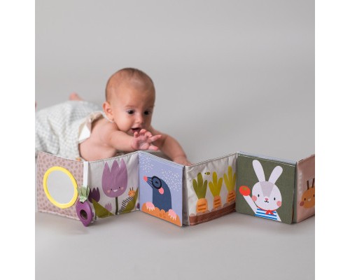 Розвиваюча іграшка Taf Toys книжка-розкладушка колеції Садочок у місті – Зайчики (13065)