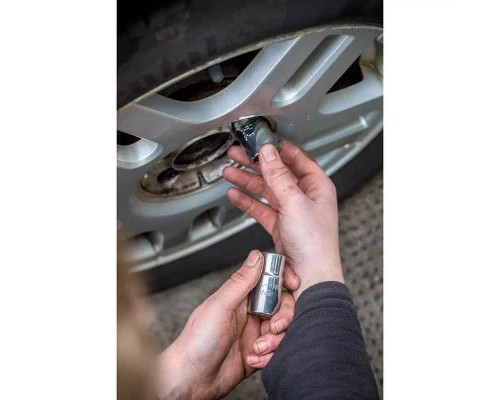 Ключ Stanley телескопічний для заміни коліс, головки 17/19 мм та 21/23 мм. (STHT80890-0)