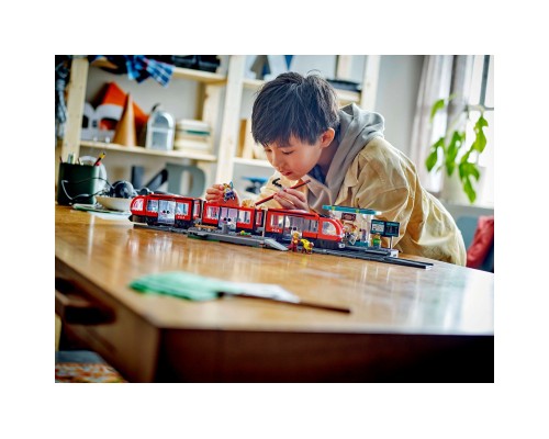 Конструктор LEGO City Трамвай і вокзал у центрі міста 811 деталей (60423)