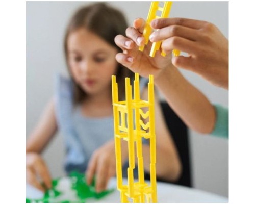 Настільна гра Trefl Стільчики для 3-ох гравців (Міstakos) українська (02326)