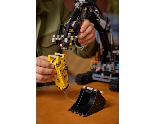 Конструктор LEGO Technic Екскаватор Volvo EC500 Hybrid (42215)