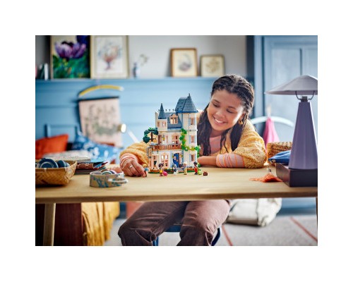 Конструктор LEGO Friends Замковий готель Ночівля і сніданок (42638)