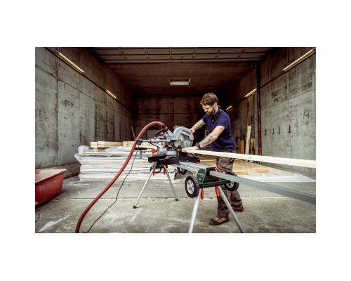 Торцювальна пила Metabo KGS 305M з протяжкою, 1600Вт, 305мм, 18.6кг (613305000)