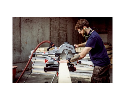 Торцювальна пила Metabo KGS 305M з протяжкою, 1600Вт, 305мм, 18.6кг (613305000)
