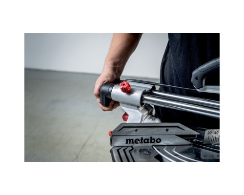 Торцювальна пила Metabo KGS 305M з протяжкою, 1600Вт, 305мм, 18.6кг (613305000)