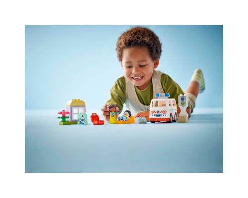 Конструктор LEGO DUPLO Town Швидка допомога та водій (10447)