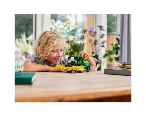 Конструктор LEGO Technic Кормозбиральний комбайн John Deere 9700 559 деталей (42168)