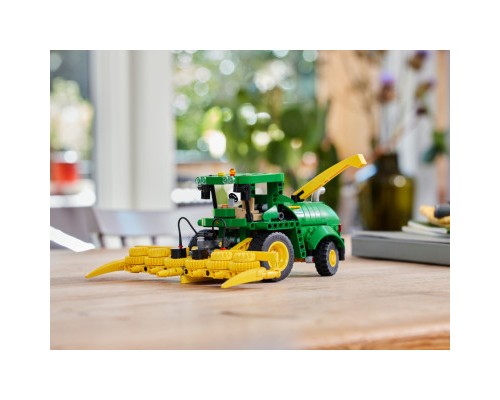 Конструктор LEGO Technic Кормозбиральний комбайн John Deere 9700 559 деталей (42168)