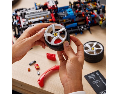 Конструктор LEGO Technic Ferrari Daytona SP3 (42143)
