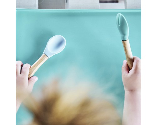 Набір дитячого посуду MinikOiOi Dig In - Powder Grey ложка та виделка силіконові (101060057)