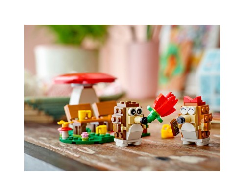 Конструктор LEGO Iconic Романтичний пікнік їжачків (40711)