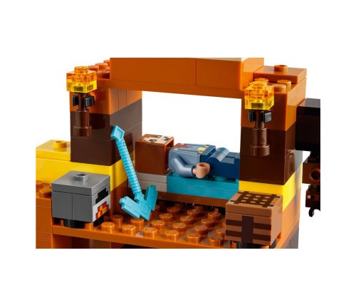 Конструктор LEGO Minecraft Покинута шахта у безплідних землях (21263)