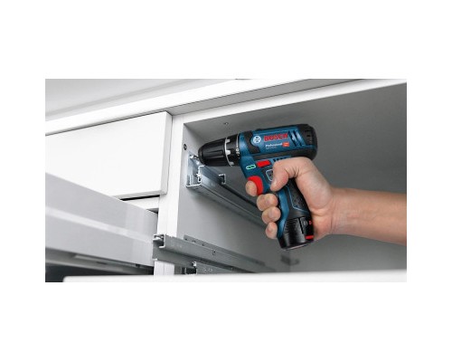 Шуруповерт Bosch GSR 12V-15 12В, 2х2А/год, 15-30Нм, 0-400/400-1300об/хв, набір 10 біт, кейс (0.601.868.10G)