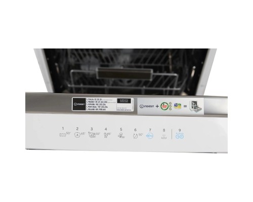 Посудомийна машина Indesit DSFO3T224C
