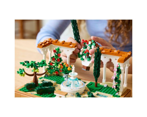 Конструктор LEGO Icons Сад фонтанів (10359)