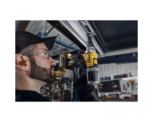 Заклепувальник DeWALT 18 В XR Li-Ion, 20 kN, d.закл.=4.8-6.4 мм (без АКБ та ЗП) (DCF414NT)
