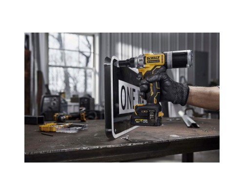 Заклепувальник DeWALT 18 В XR Li-Ion, 20 kN, d.закл.=4.8-6.4 мм (без АКБ та ЗП) (DCF414NT)