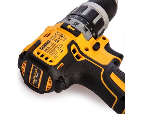 Шуруповерт DeWALT DCD796P2