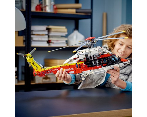 Конструктор LEGO Technic Рятувальний гелікоптер Airbus H175 2001 деталь (42145)