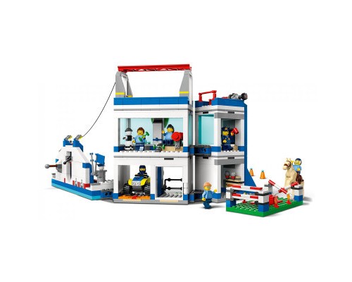 Конструктор LEGO City Поліцейська академія 823 деталей (60372)