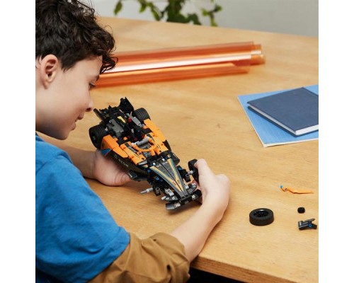 Конструктор LEGO Автомобіль для перегонів NEOM McLaren Formula E 452 деталі (42169)