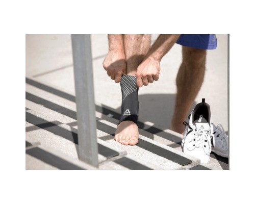 Фіксатор гомілкостопа Reebok Ankle Support чорний RRSU-13123 S (885652012966)