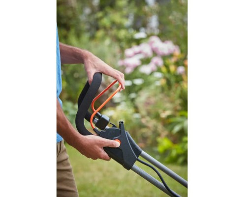 Газонокосарка Black&Decker акумуляторна 18 В, 4.0 Ач, 32 см, 2 АКБ та ЗП (BCMW33184L2)