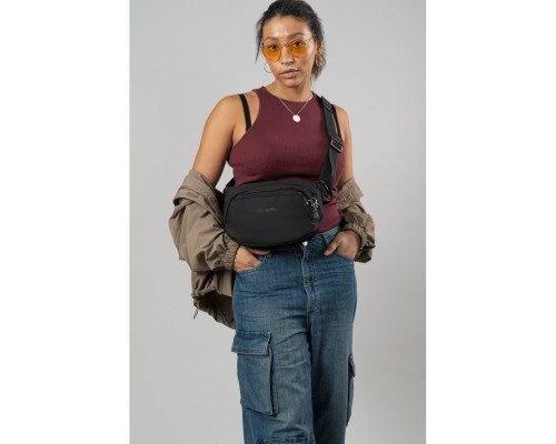 Сумка-бананка Pacsafe Vibe 100 hip pack, чорна (60141130)