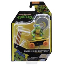 Ігровий набір Funrise TMNT Черепашки-ніндзя класичні Скейтбордист з лаунчером Леонардо (71040)