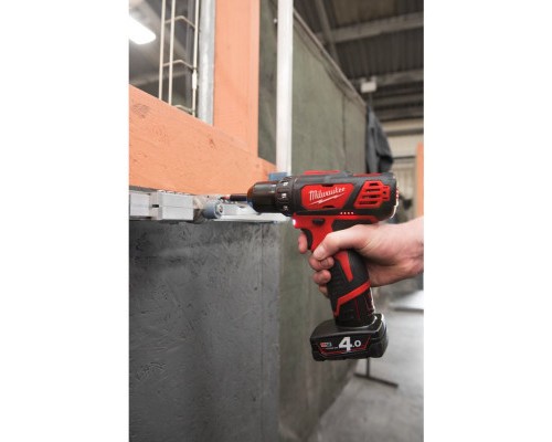 Шуруповерт Milwaukee M12 BDD-202C, 30 Нм (4933441915)