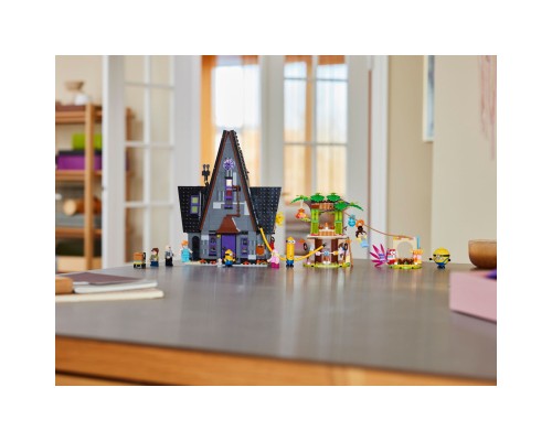 Конструктор LEGO Нікчемний я 4 Родинний маєток Гру й посіпак 868 деталей (75583)