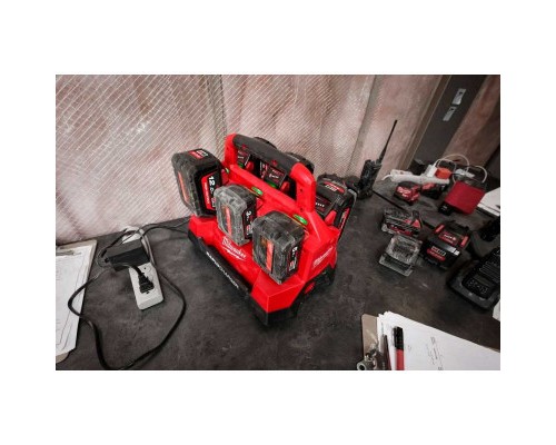 Зарядний пристрій для акумуляторів інструменту Milwaukee M18 PC6 EU (4932480162)