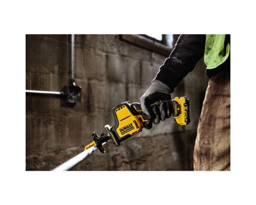 Шабельна пила DeWALT 10.8/12В XR Li-lon, 0 - 2800 хід/хв, 1.38 кг (без АКБ та ЗП) (DCS312NT)
