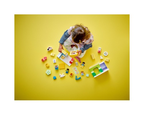 Конструктор LEGO DUPLO Будні в дитячому садку 67 деталей (10992)