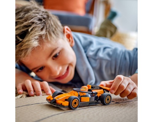 Конструктор LEGO City Пілот F1 з автомобілем для перегонів команди McLaren (60442)