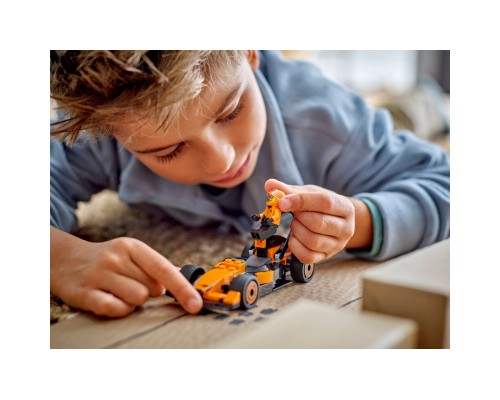 Конструктор LEGO City Пілот F1 з автомобілем для перегонів команди McLaren (60442)