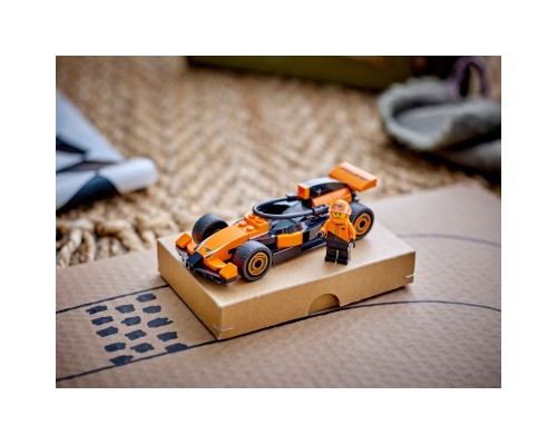 Конструктор LEGO City Пілот F1 з автомобілем для перегонів команди McLaren (60442)