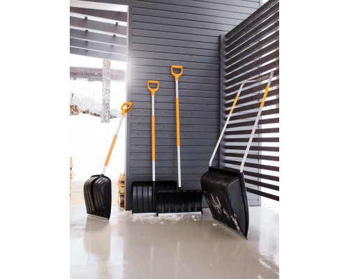 Лопата Fiskars скрепер Snow sledge (1003470)