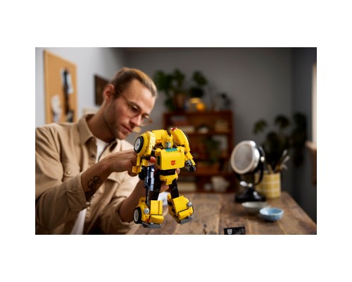 Конструктор LEGO Icons Трансформери Бамблбі 950 деталей (10338)
