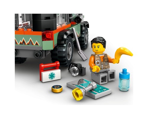 Конструктор LEGO City Позашляхова гірська вантажівка 4x4 (60447)