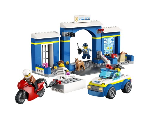 Конструктор LEGO City Переслідування на поліцейській дільниці 172 деталей (60370)