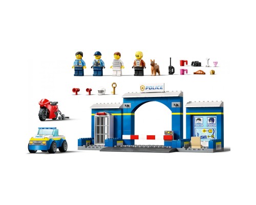 Конструктор LEGO City Переслідування на поліцейській дільниці 172 деталей (60370)