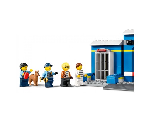 Конструктор LEGO City Переслідування на поліцейській дільниці 172 деталей (60370)