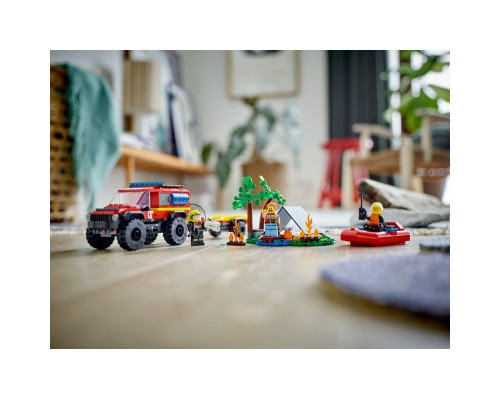 Конструктор LEGO City Пожежний позашляховик з рятувальним човном 301 деталей (60412)